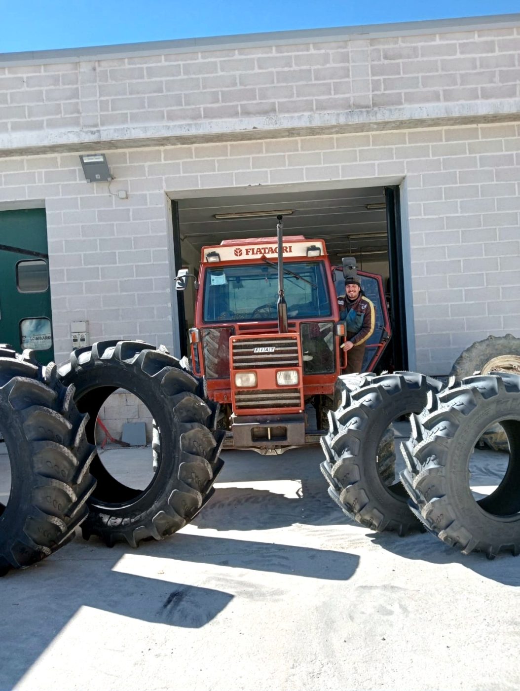 Pneumatici agricoli e industriali in officina